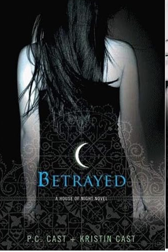 Capa do livro Traída, da série House of Night